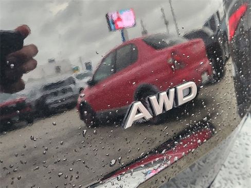 Used 2024 Nissan Rogue S image 9