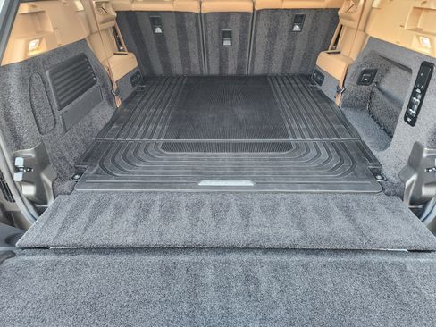 Used 2023 Land Rover Range Rover Long Wheelbase SE image 34