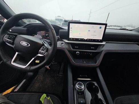 Used 2025 Ford Explorer ST-Line w/ Premium Package image 5