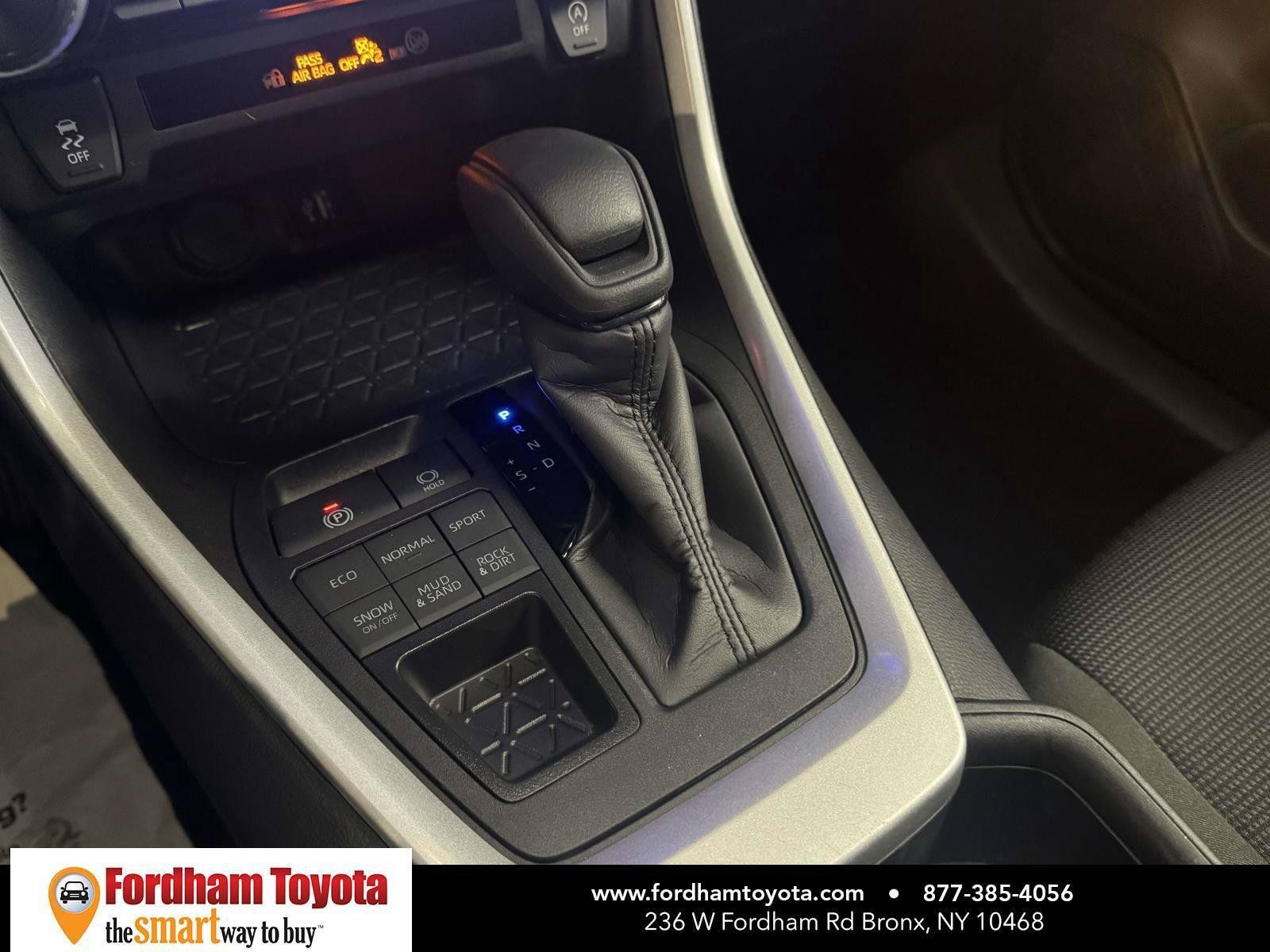 Used 2025 Toyota RAV4 LE AWD/4WD image 25