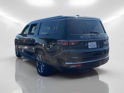 Used 2023 Jeep Wagoneer L Series II w/ Premium Group I AWD/4WD image 9