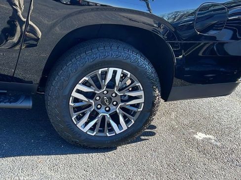 New 2026 Chevrolet Suburban Z71 w/ Comfort Package image 9