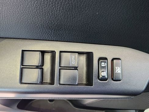 Used 2018 Toyota RAV4 LE image 15