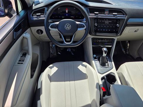 Certified 2023 Volkswagen Tiguan SE w/ Panoramic Sunroof Package FWD image 10
