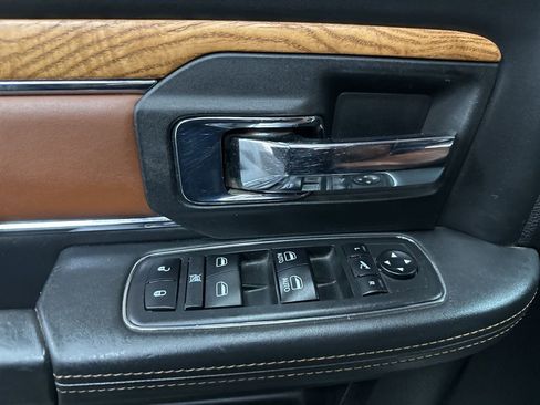 Used 2017 RAM 2500 Longhorn w/ Convenience Group AWD/4WD image 18