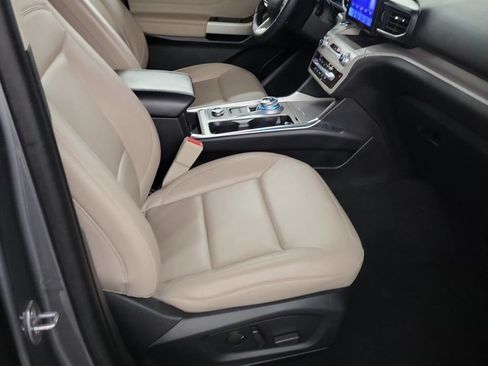 Used 2023 Ford Explorer XLT w/ Equipment Group 202A AWD/4WD image 5