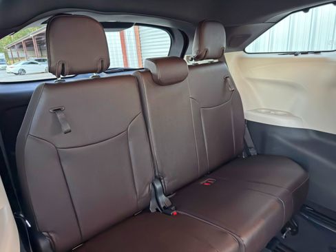 Used 2024 Toyota Sienna Platinum image 44