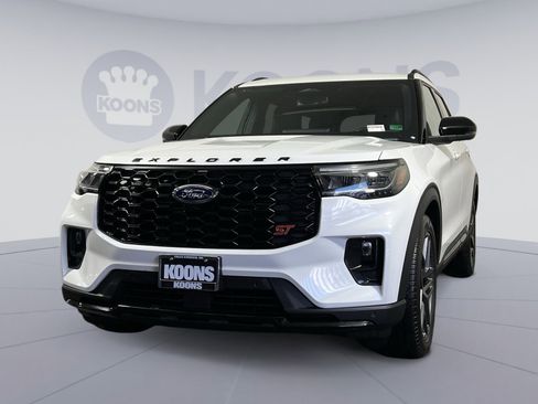 Used 2025 Ford Explorer ST image 1