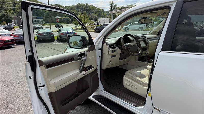 Used 2019 Lexus GX 460 Premium w/ Premium Package AWD/4WD image 19