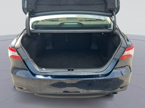 Used 2018 Toyota Camry XLE FWD image 25