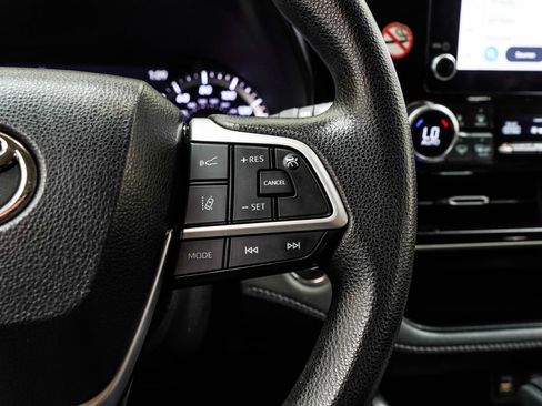 Used 2023 Toyota Highlander L FWD image 37