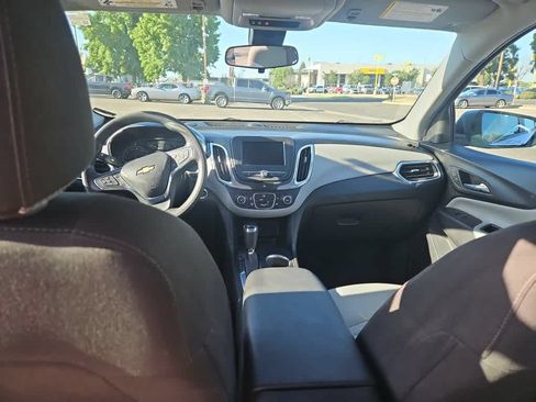 Used 2020 Chevrolet Equinox LS FWD image 10