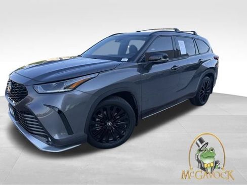 Used 2023 Toyota Highlander XSE FWD image 1