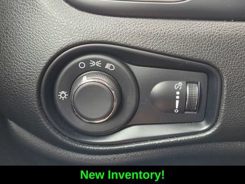 Certified 2023 Jeep Renegade Latitude AWD/4WD image 20
