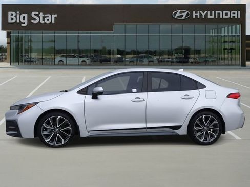 Used 2022 Toyota Corolla SE image 2