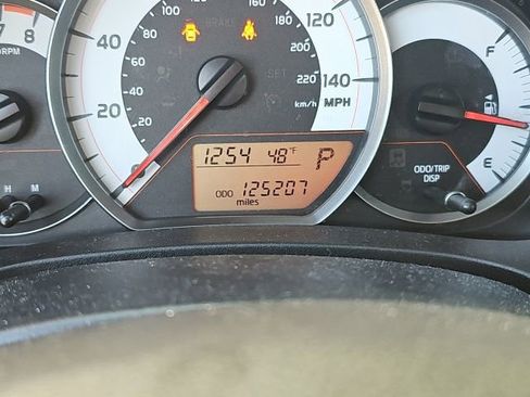 Used 2012 Toyota Yaris SE image 2