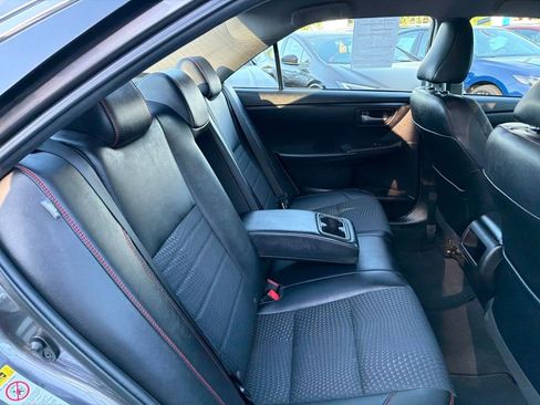 Used 2015 Toyota Camry SE FWD image 13