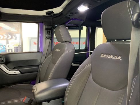 Used 2017 Jeep Wrangler Unlimited Sahara AWD/4WD image 13