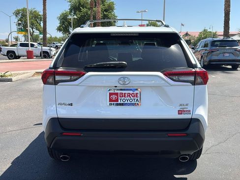 Used 2022 Toyota RAV4 XLE w/ Convenience Package AWD/4WD image 7