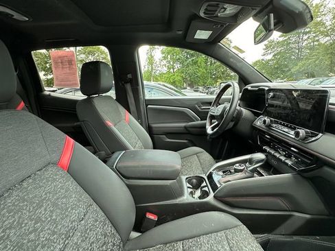 Used 2024 Chevrolet Colorado Z71 w/ Z71 Convenience Package 2 AWD/4WD image 5