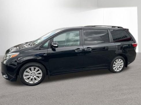 Used 2017 Toyota Sienna Limited Premium AWD/4WD image 6