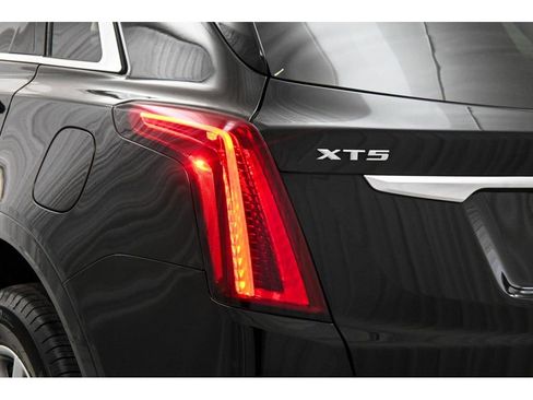 Certified 2022 Cadillac XT5 Premium Luxury FWD image 24