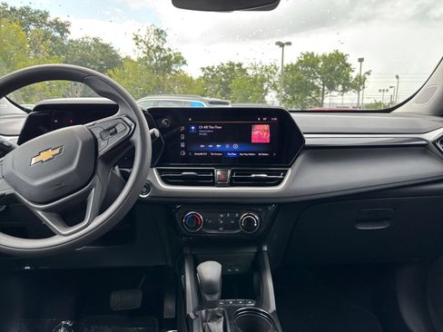 Used 2025 Chevrolet TrailBlazer LT FWD image 17