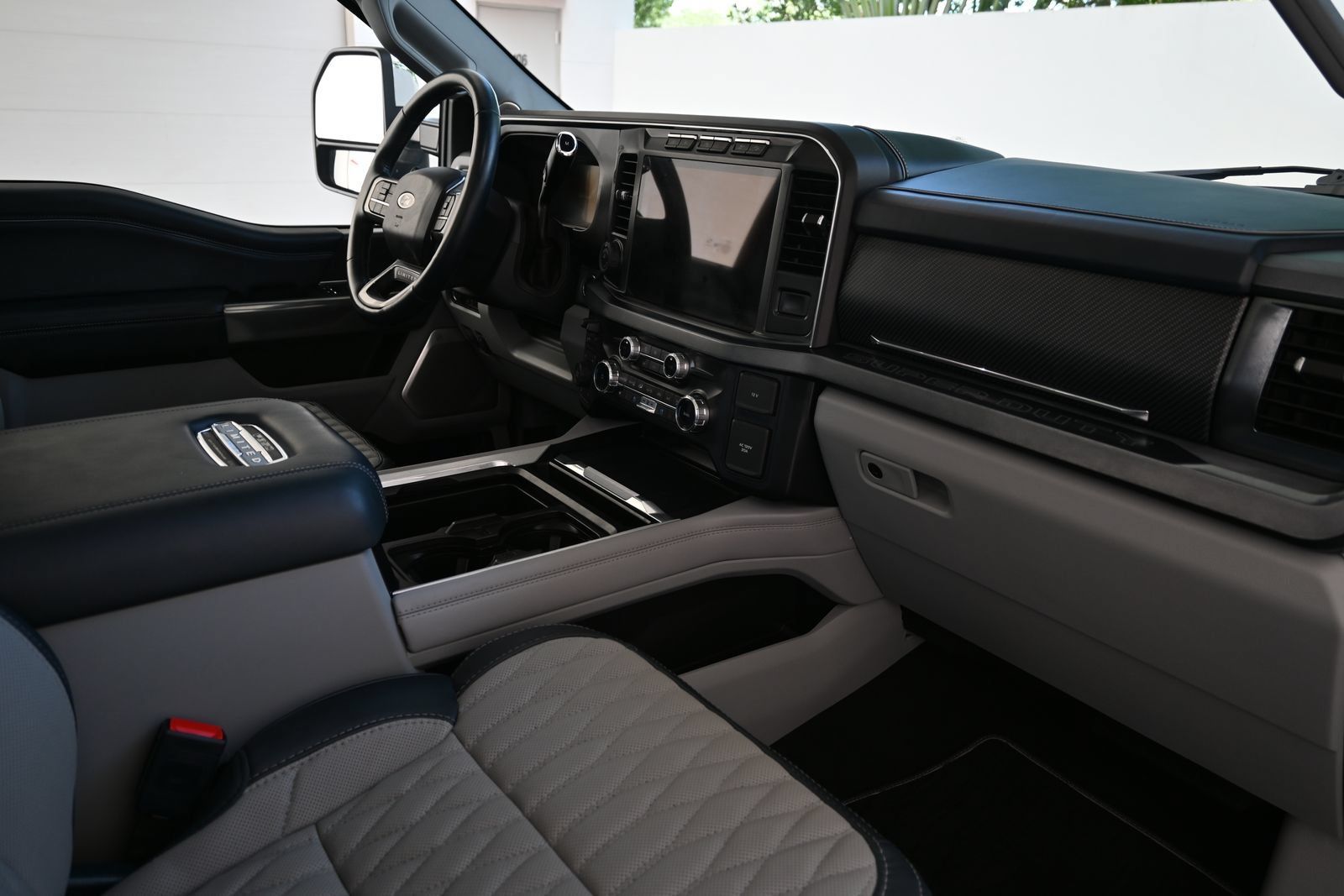 Used 2024 Ford F350 Limited w/ FX4 Off-Road Package AWD/4WD image 12