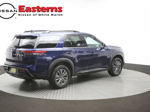 Used 2025 Nissan Pathfinder SV FWD image 40