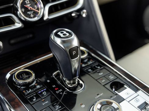 Used 2026 Bentley Flying Spur Plug-In Hybrid AWD/4WD image 36