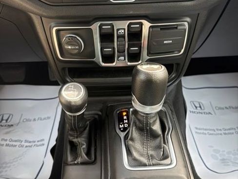 Used 2024 Jeep Wrangler Unlimited Sport AWD/4WD image 21