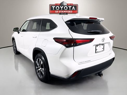 Certified 2024 Toyota Highlander XLE AWD/4WD image 5