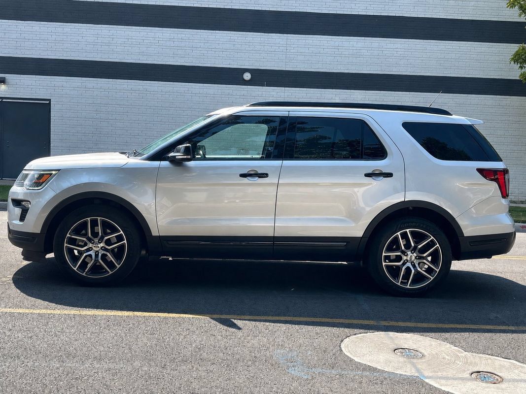 Used 2018 Ford Explorer Sport w/ Equipment Group 401A AWD/4WD image 2