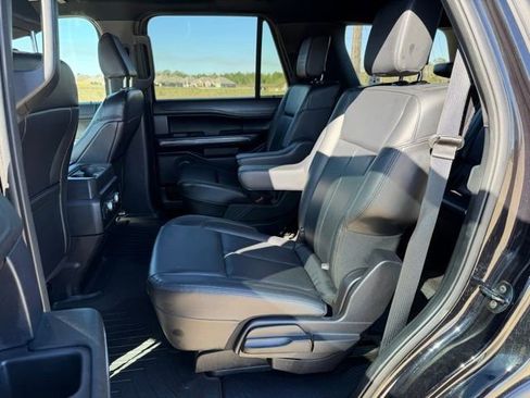 Used 2021 Ford Expedition XLT image 11