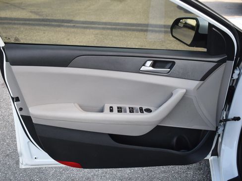 Used 2016 Hyundai Sonata SE FWD image 14