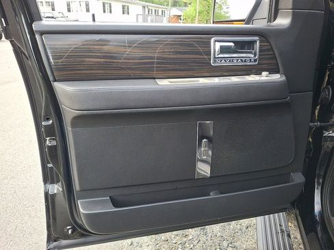 Used 2009 Lincoln Navigator 4WD image 12