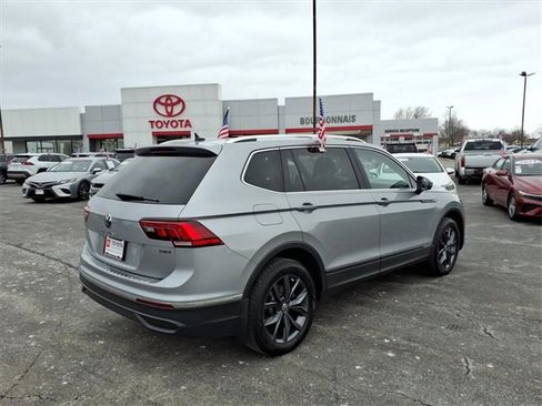 Used 2022 Volkswagen Tiguan SE image 3