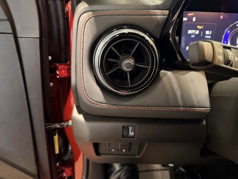 Used 2024 Chevrolet Colorado Z71 w/ Z71 Convenience Package 2 image 25