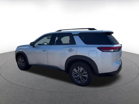Used 2025 Nissan Pathfinder SV AWD/4WD image 10