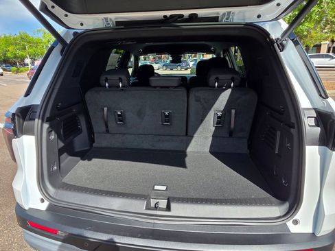 New 2026 Chevrolet Traverse LT w/ LPO, Floor Liner Package FWD image 24