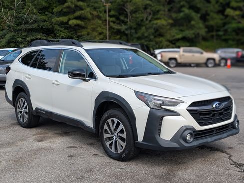 Used 2023 Subaru Outback Premium AWD/4WD image 11