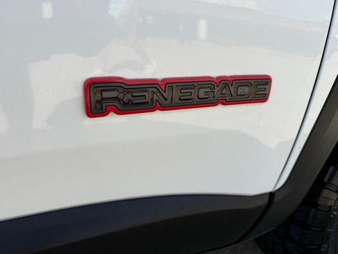 Used 2018 Jeep Renegade Trailhawk AWD/4WD image 8