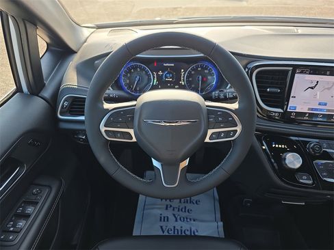 New 2026 Chrysler Pacifica Select image 15