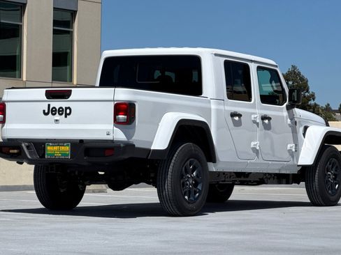 New 2026 Jeep Gladiator Sport AWD/4WD image 4