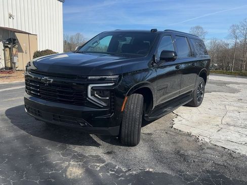 Used 2025 Chevrolet Suburban RST w/ Comfort Package image 3