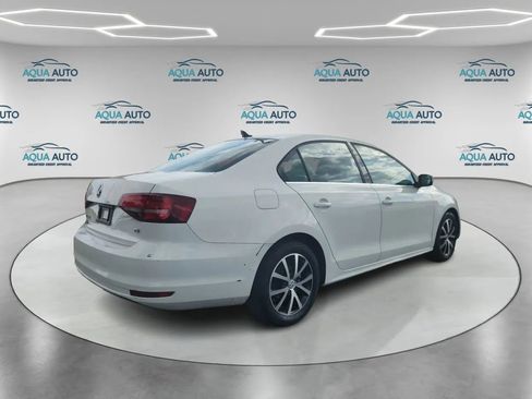 Used 2017 Volkswagen Jetta SE FWD image 5