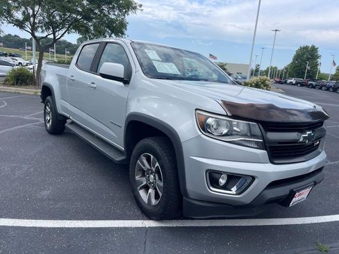 Used 2019 Chevrolet Colorado Z71 AWD/4WD image 2