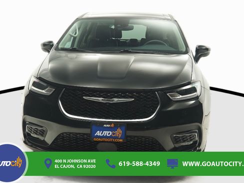 Used 2023 Chrysler Pacifica Touring-L FWD image 4