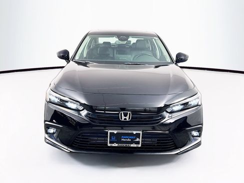 Used 2022 Honda Civic Touring image 2