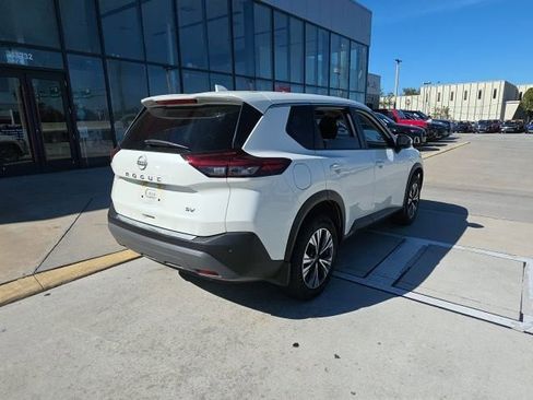 Used 2023 Nissan Rogue SV image 4